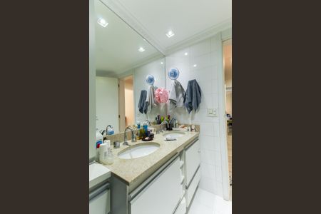 Apartamento à venda com 260m², 4 quartos e 4 vagasBanheiro da Suíte 4