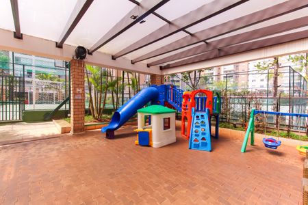 Apartamento à venda com 260m², 4 quartos e 4 vagasÁrea comum - Playground