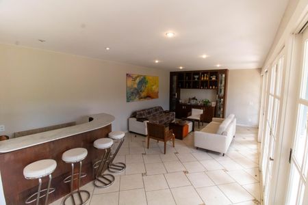 Casa de condomínio à venda com 420m², 3 quartos e 2 vagas Casa de condomínio à venda com 420m², 3 quartos e 2 vagasSala