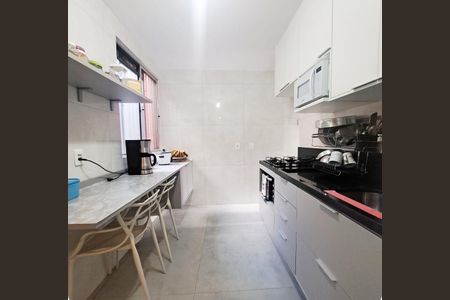 Cozinha de apartamento à venda com 2 quartos, 64m² em Aliança, Osasco