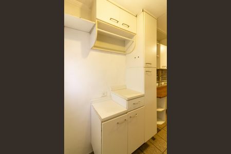 Apartamento à venda com 68m², 3 quartos e 1 vagaÁrea de Serviço