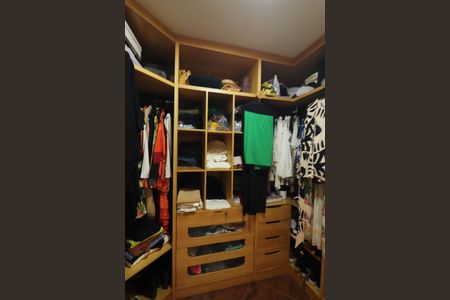 Casa à venda com 146m², 2 quartos e 2 vagasSuíte 2 Closet