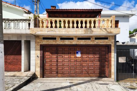 Casa à venda com 220m², 3 quartos e 3 vagasFachada 