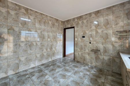 Casa à venda com 220m², 3 quartos e 3 vagasCozinha 