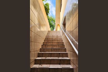 Casa à venda com 220m², 3 quartos e 3 vagasEscada 