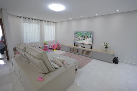 Casa à venda com 270m², 3 quartos e 4 vagas Casa à venda com 270m², 3 quartos e 4 vagasSala