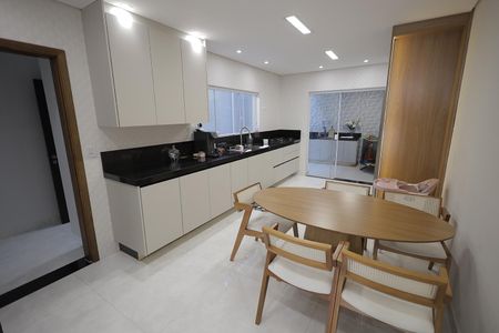 Casa à venda com 270m², 3 quartos e 4 vagas Casa à venda com 270m², 3 quartos e 4 vagasCozinha