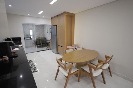 Casa à venda com 270m², 3 quartos e 4 vagas Casa à venda com 270m², 3 quartos e 4 vagasCozinha