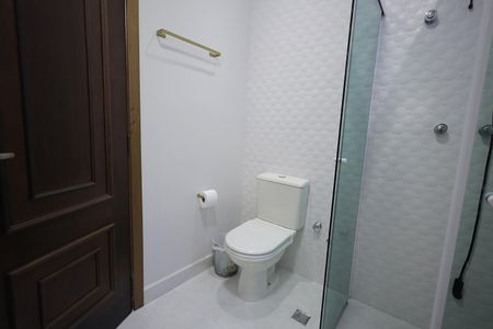 Casa à venda com 270m², 3 quartos e 4 vagas Casa à venda com 270m², 3 quartos e 4 vagasBanheiro Suíte 2