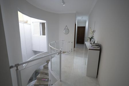 Casa à venda com 270m², 3 quartos e 4 vagas Casa à venda com 270m², 3 quartos e 4 vagasCorredor Superior