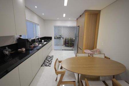 Casa à venda com 270m², 3 quartos e 4 vagas Casa à venda com 270m², 3 quartos e 4 vagasCozinha