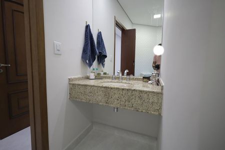 Casa à venda com 270m², 3 quartos e 4 vagas Casa à venda com 270m², 3 quartos e 4 vagasBanheiro Suíte 1