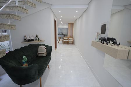 Casa à venda com 270m², 3 quartos e 4 vagas Casa à venda com 270m², 3 quartos e 4 vagasCorredor