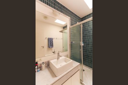 Banheiro da Suíte 1 de casa de condomínio à venda com 3 quartos, 225m² em Vila Bertioga, São Paulo