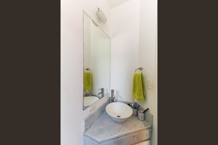 Casa de condomínio à venda com 225m², 3 quartos e 3 vagas Casa de condomínio à venda com 225m², 3 quartos e 3 vagasBanheiro da Suíte 2