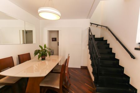 Casa de condomínio à venda com 225m², 3 quartos e 3 vagas Casa de condomínio à venda com 225m², 3 quartos e 3 vagasSala