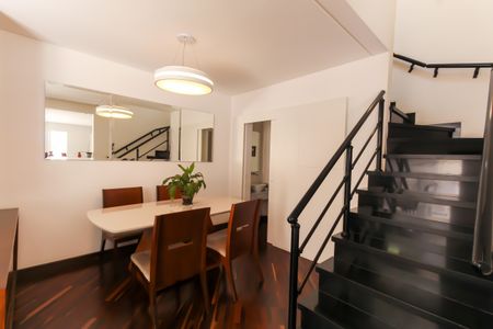 Sala de casa de condomínio à venda com 3 quartos, 225m² em Vila Bertioga, São Paulo