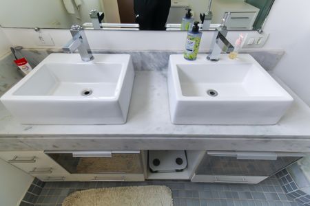 Casa de condomínio à venda com 225m², 3 quartos e 3 vagas Casa de condomínio à venda com 225m², 3 quartos e 3 vagasBanheiro da Suíte 3