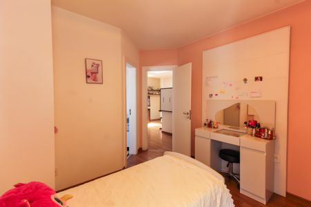 Casa de condomínio à venda com 225m², 3 quartos e 3 vagas Casa de condomínio à venda com 225m², 3 quartos e 3 vagasQuarto 2 - Suíte