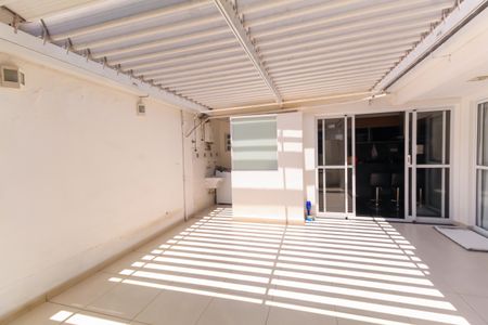 Casa de condomínio à venda com 225m², 3 quartos e 3 vagas Casa de condomínio à venda com 225m², 3 quartos e 3 vagasChurrasqueira