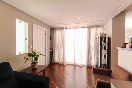 Sala de casa de condomínio à venda com 3 quartos, 225m² em Vila Bertioga, São Paulo