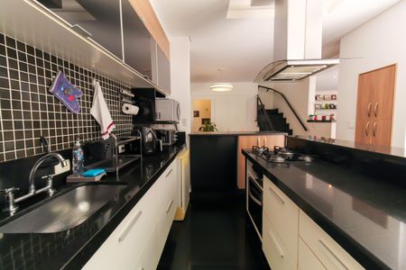 Casa de condomínio à venda com 225m², 3 quartos e 3 vagas Casa de condomínio à venda com 225m², 3 quartos e 3 vagasCozinha