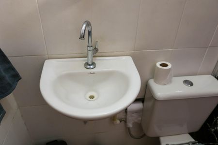 Casa de condomínio à venda com 155m², 3 quartos e 10 vagas Casa de condomínio à venda com 155m², 3 quartos e 10 vagasBanheiro Social