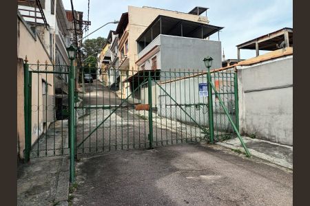 Casa de condomínio à venda com 155m², 3 quartos e 10 vagas Casa de condomínio à venda com 155m², 3 quartos e 10 vagasFachada