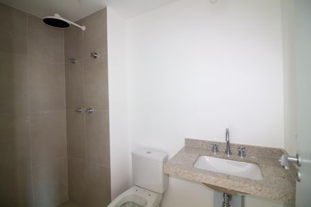 Banheiro de kitnet/studio para alugar com 1 quarto, 25m² em Santo Amaro, São Paulo