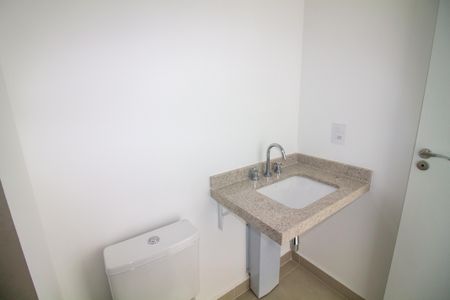 Banheiro de kitnet/studio para alugar com 1 quarto, 25m² em Santo Amaro, São Paulo