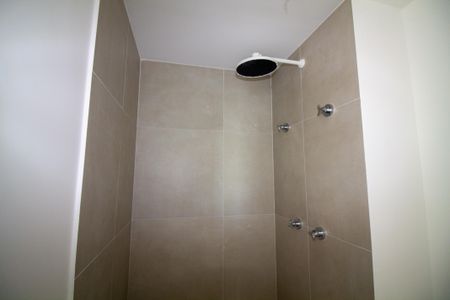 Banheiro de kitnet/studio para alugar com 1 quarto, 25m² em Santo Amaro, São Paulo