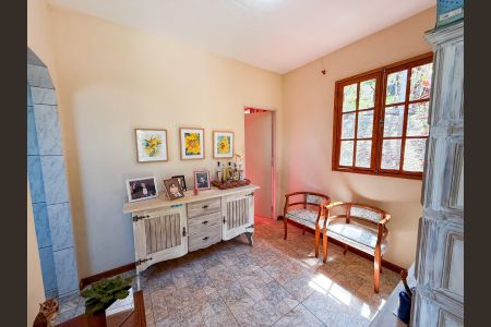 Sala de casa de condomínio à venda com 4 quartos, 300m² em Arvoredo, Nova Lima