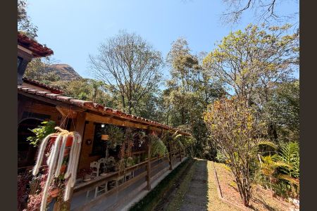 Casa de condomínio à venda com 300m², 4 quartos e 10 vagasVista