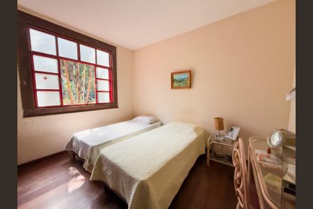 Casa de condomínio à venda com 300m², 4 quartos e 10 vagasQuarto