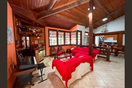 Casa de condomínio à venda com 300m², 4 quartos e 10 vagasSala