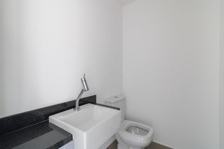 Banheiro de kitnet/studio para alugar com 1 quarto, 22m² em Indianópolis, São Paulo