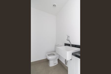 Banheiro de kitnet/studio para alugar com 1 quarto, 22m² em Indianópolis, São Paulo