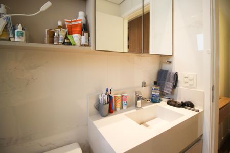 Apartamento à venda com 87m², 2 quartos e 2 vagasBanheiro do Suíte 1 