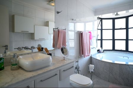 Apartamento à venda com 152m², 3 quartos e 3 vagasBanheiro Quarto 1 - Suite