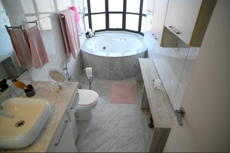 Apartamento à venda com 152m², 3 quartos e 3 vagasBanheiro Quarto 1 - Suite