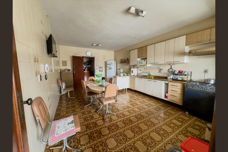 Casa à venda com 480m², 4 quartos e 5 vagas Casa à venda com 480m², 4 quartos e 5 vagasCozinha 1