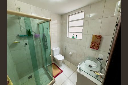 Casa à venda com 480m², 4 quartos e 5 vagas Casa à venda com 480m², 4 quartos e 5 vagasBanheiro da Suíte 1