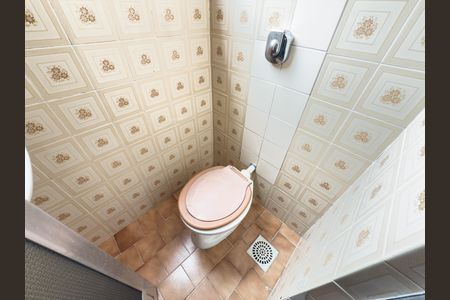 Casa à venda com 480m², 4 quartos e 5 vagas Casa à venda com 480m², 4 quartos e 5 vagasÁrea comum - Banheiro