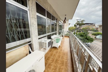 Casa à venda com 480m², 4 quartos e 5 vagas Casa à venda com 480m², 4 quartos e 5 vagasVaranda da Sala 1
