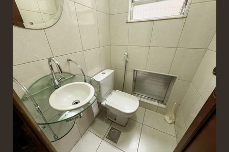 Casa à venda com 480m², 4 quartos e 5 vagas Casa à venda com 480m², 4 quartos e 5 vagasBanheiro 2