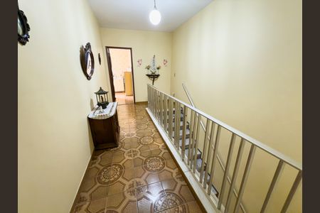 Casa à venda com 480m², 4 quartos e 5 vagas Casa à venda com 480m², 4 quartos e 5 vagasCorredor Escada