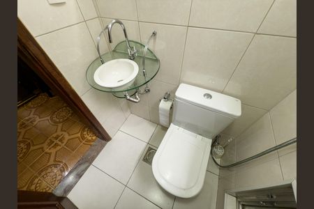 Casa à venda com 480m², 4 quartos e 5 vagas Casa à venda com 480m², 4 quartos e 5 vagasBanheiro 2