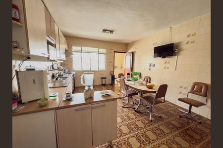 Casa à venda com 480m², 4 quartos e 5 vagas Casa à venda com 480m², 4 quartos e 5 vagasCozinha 1