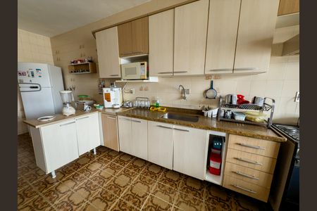 Casa à venda com 480m², 4 quartos e 5 vagas Casa à venda com 480m², 4 quartos e 5 vagasCozinha 1