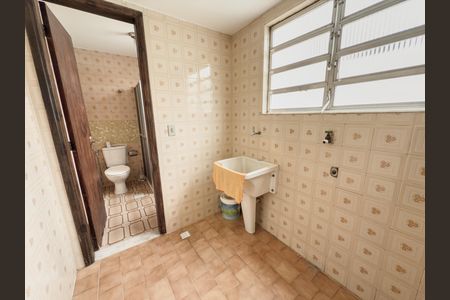 Casa à venda com 480m², 4 quartos e 5 vagas Casa à venda com 480m², 4 quartos e 5 vagasÁrea de Serviço 2